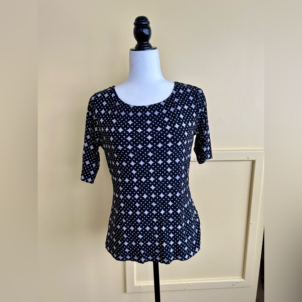 Cable and Gauge Black and White 3/4 Sleeve Top